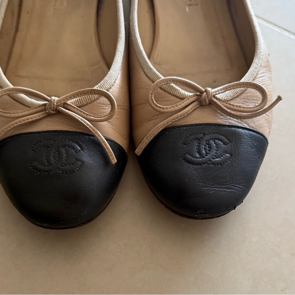 CHANEL Lambskin Beige and Black Flats